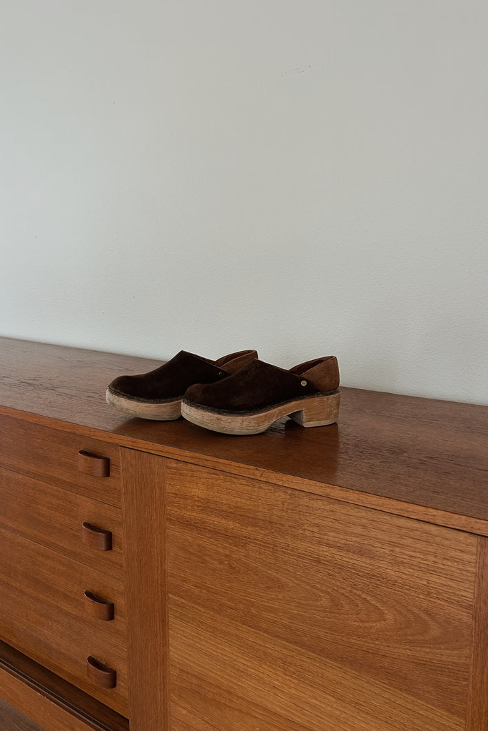 1970's CHOCOLATE SUEDE + WOOD CLOGS | SIZE 7.5