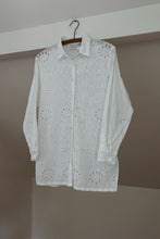 1990's / Y2K PURE COTTON EYELET BUTTON BLOUSE | SIZE S