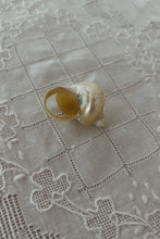 1980's NAUTILUS PEARLY GOLD SHELL RING | SIZE 6