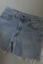 1990's LEVI'S HIGH RISE CUTOFF DENIM SHORTS | SIZE 28
