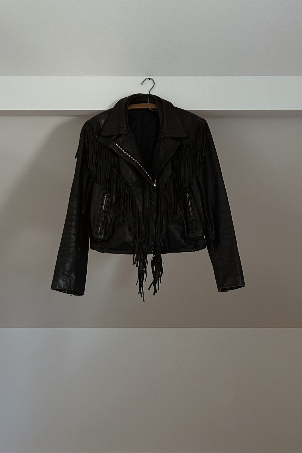 1980's BLACK FRINGE LEATHER CROPPED BIKER JACKET | SIZE M
