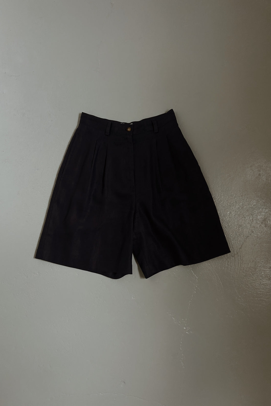 1990's PURE LINEN NAVY PLEATED TROUSER SHORTS | SIZE 26/27