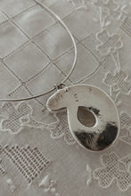 1980's 925 STERLING SILVER ABSTRACT PENDANT ON LIQUID STERLING CHAIN