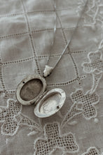 1980's STERLING ETCHED LOCKET ON 925 STERLING SILVER CHAIN