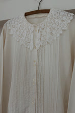 1980's VICTORIAN STYLE PLEATED LACE BUTTON BLOUSE | SIZE M
