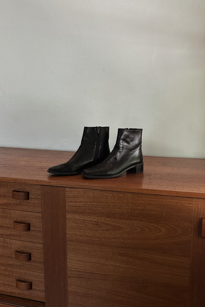 1990's WEITZMAN BLACK LEATHER SQUARE TOE ANKLE BOOTS | SIZE 5.5
