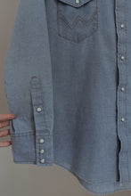 1980's WRANGLER CHAMBRAY WESTERN SNAP BUTTON SHIRT | SIZE M