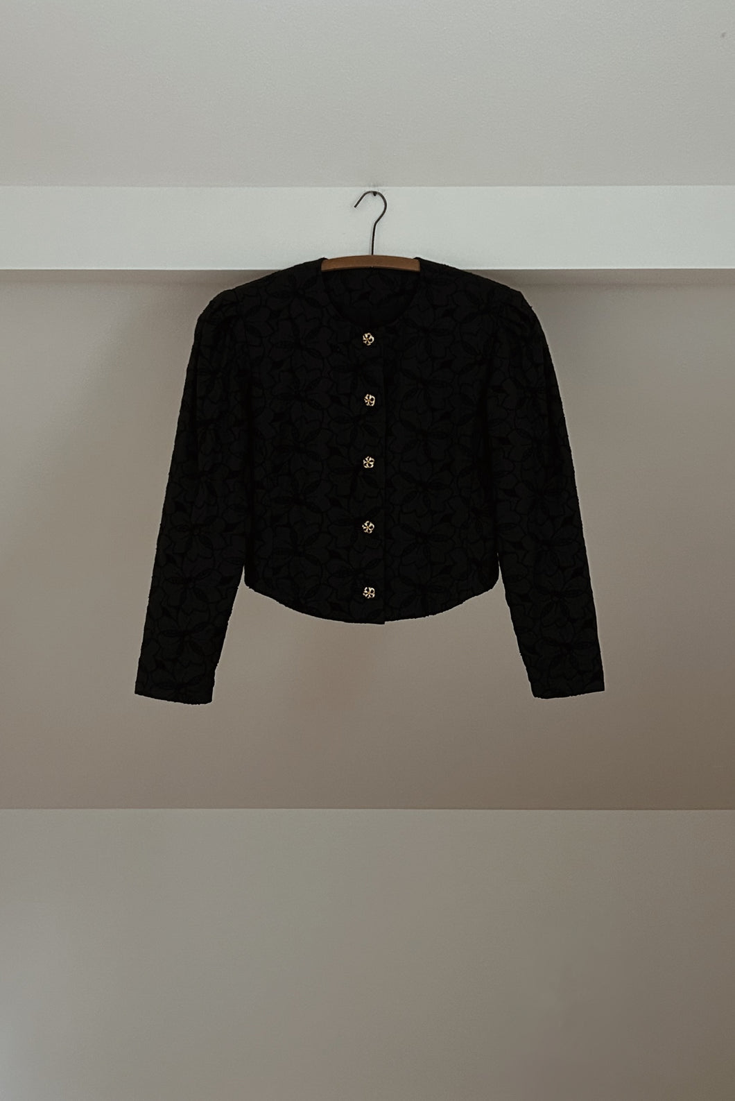 1980's BLACK LINEN EYELET EMBROIDERED PUFF SHOULDER JACKET | SIZE M