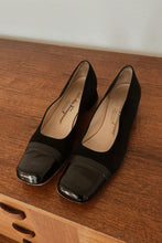 1980's FERRAGAMO BLACK TWO TONE SUEDE PUMPS | SIZE 8