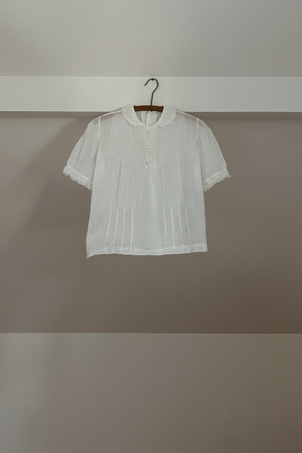 1940's PIN TUCK TISSUE COTTON BUTTON BLOUSE | SIZE S/M