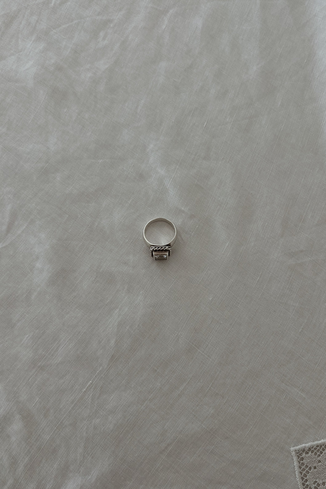 1980's 925 STERLING SILVER CUT GLASS RING | SIZE 7