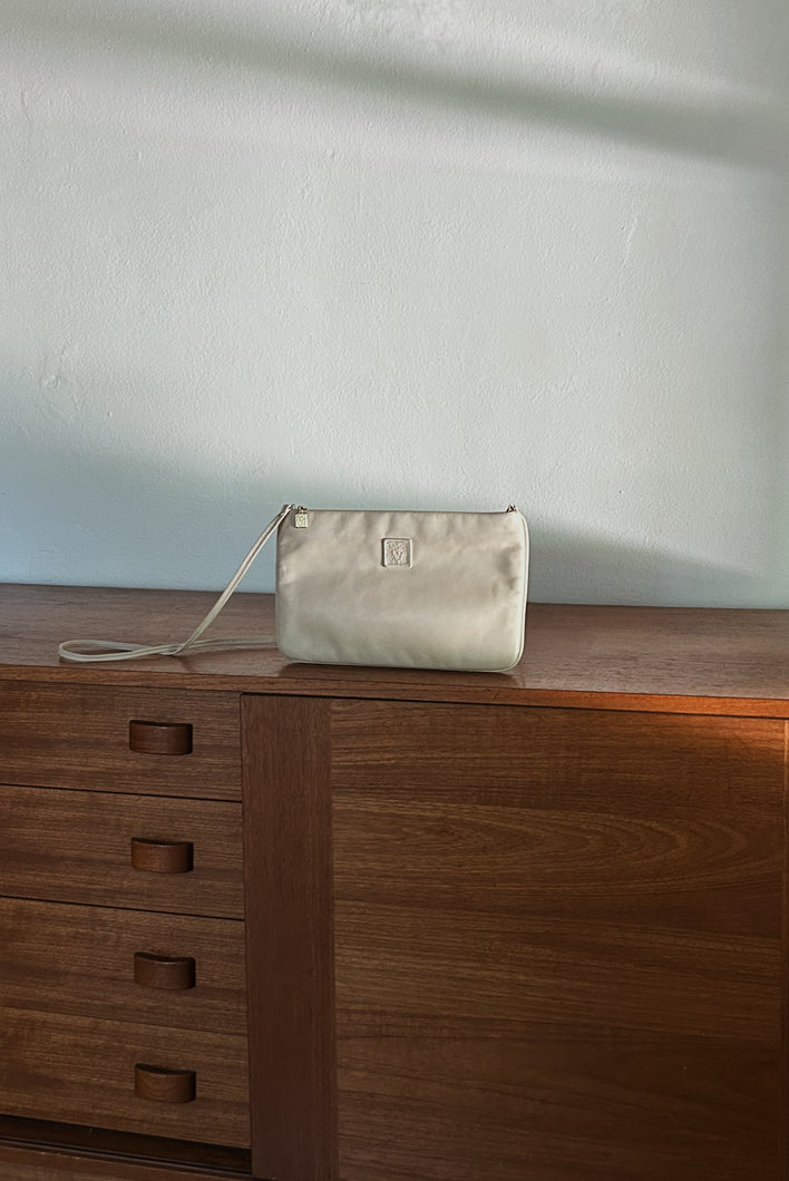 1990's AK CREAM FAUX LEATHER BAG