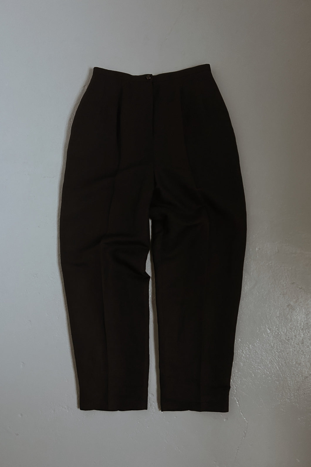 EARLY 1990's HARVÉ BLACK LINEN PINCH WAIST TROUSERS | SIZE 28/29