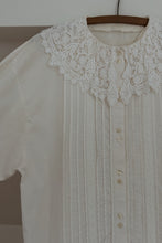 1980's VICTORIAN STYLE PLEATED LACE BUTTON BLOUSE | SIZE M