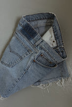 1990's LEVI'S HIGH RISE CUTOFF DENIM SHORTS | SIZE 28