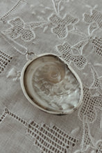 1980's LARGE STERLING WRAPPED SHELL PENDANT ON 925 STERLING CUBE CHAIN