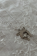 1970's WESTERN HORSESHOE PENDANT ON 925 LIQUID STERLING CHAIN