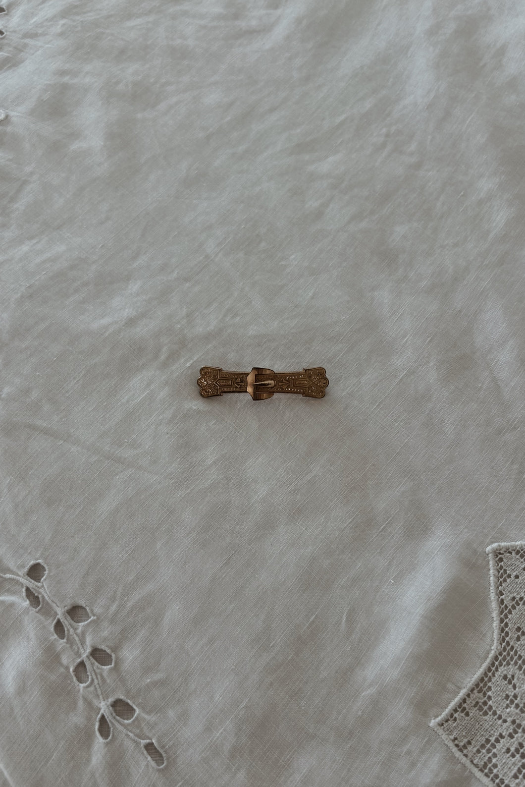 1880's VICTORIAN GOLD FILL ETCHED BUCKLE BAR BROOCH