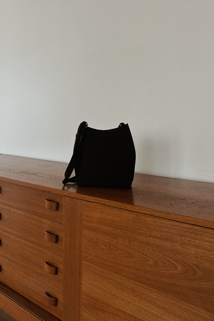 1990's MINIMAL BLACK RIBBED RAMIE HANDBAG