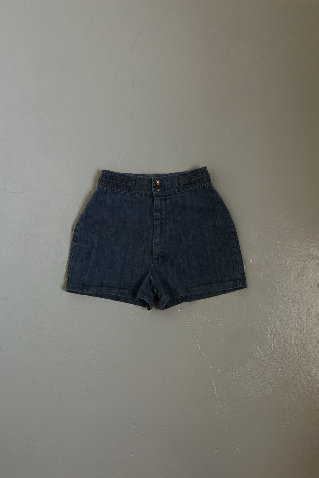 1970's SHORTIE DENIM SHORTS | SIZE 25