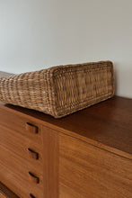 1970's WOVEN BASKET BAG | LEATHER HANDLE