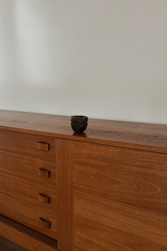 MID CENTURY CLAY CERAMIC PLANTER / JAR