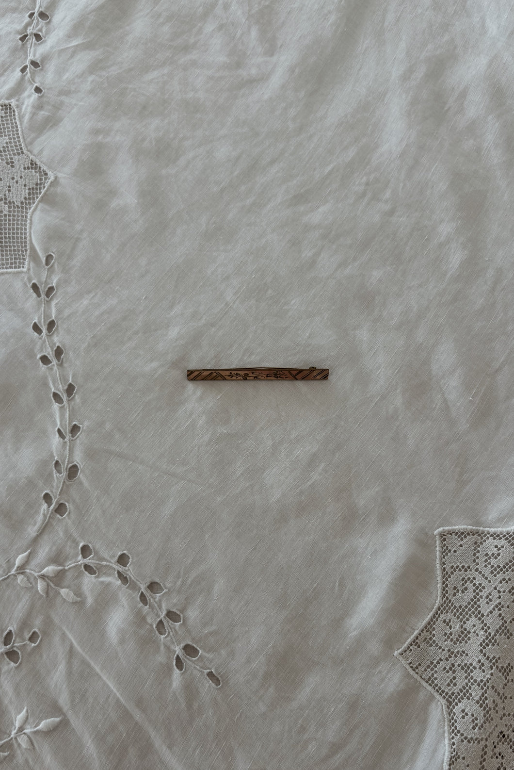 1880's VICTORIAN GOLD FILL ETCHED FLORAL BAR BROOCH