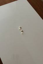 1970's FAUX PEARL DROP POSTS