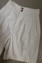 1990's WHITE COTTON PLEATED TROUSER SHORTS | SIZE 26