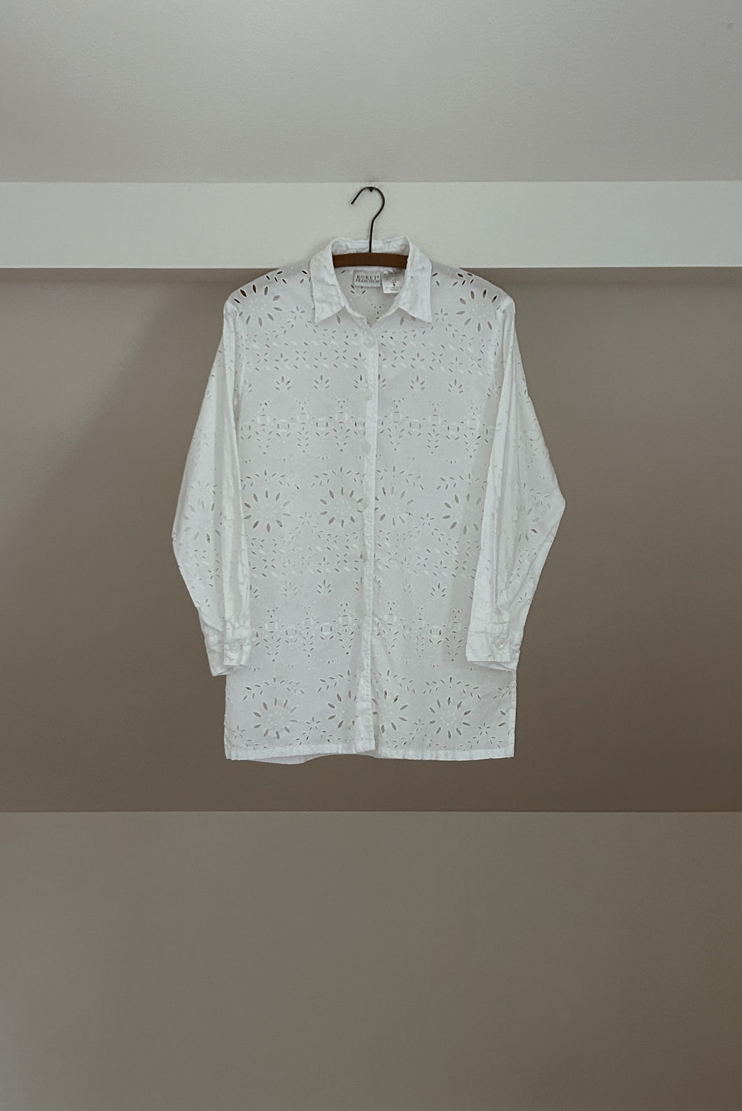 1990's / Y2K PURE COTTON EYELET BUTTON BLOUSE | SIZE S