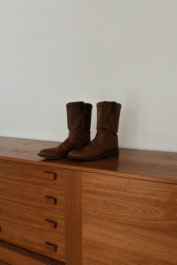 1980's JUSTIN CHOCOLATE LEATHER COWBOY BOOTS | SIZE 9