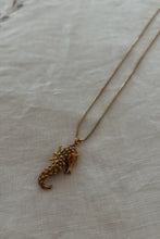 1980's GOLD PLATED SEAHORSE PENDANT ON GOLD VERMEIL CUBE CHAIN