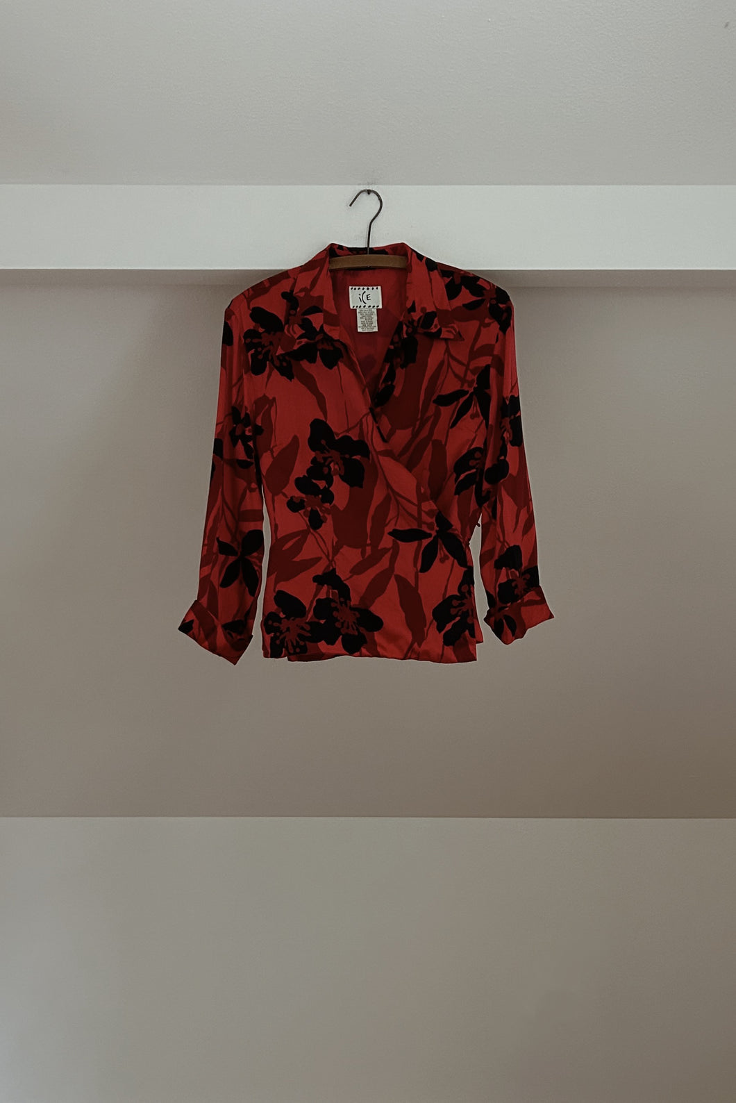 Y2K PURE SILK RED FLORAL WRAP BLOUSE | SIZE M/L