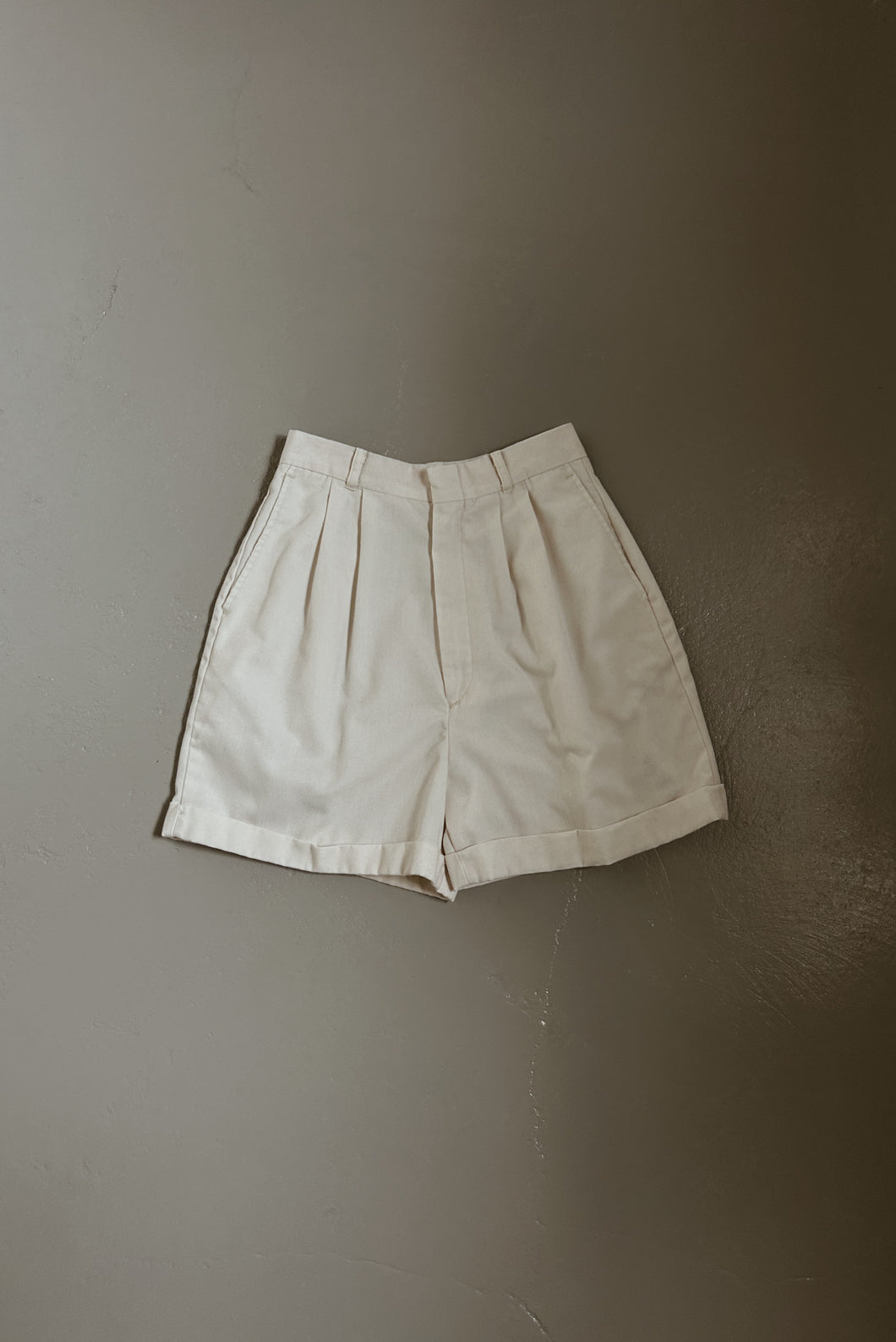 1980's COTTON PLEATED TROUSER SHORTS | SIZE 26