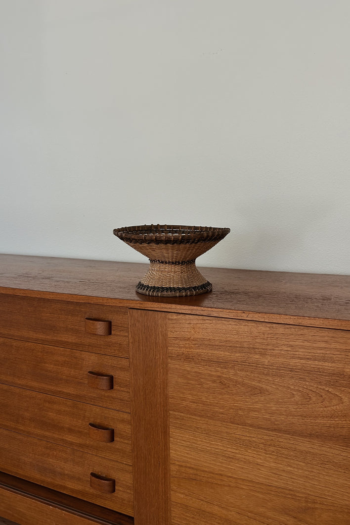 MID CENTURY WOVEN WICKER FRUIT BASKET