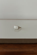 1925 10 KT WHITE GOLD ETCHED SIGNET RING | SIZE 5.75
