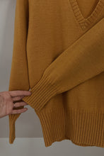 1950's MUSTARD WOOL V NECK VARSITY JUMPER | SIZE M