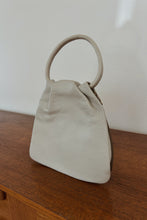 1960's MOD CREAM LEATHER CLUTCH HANDBAG