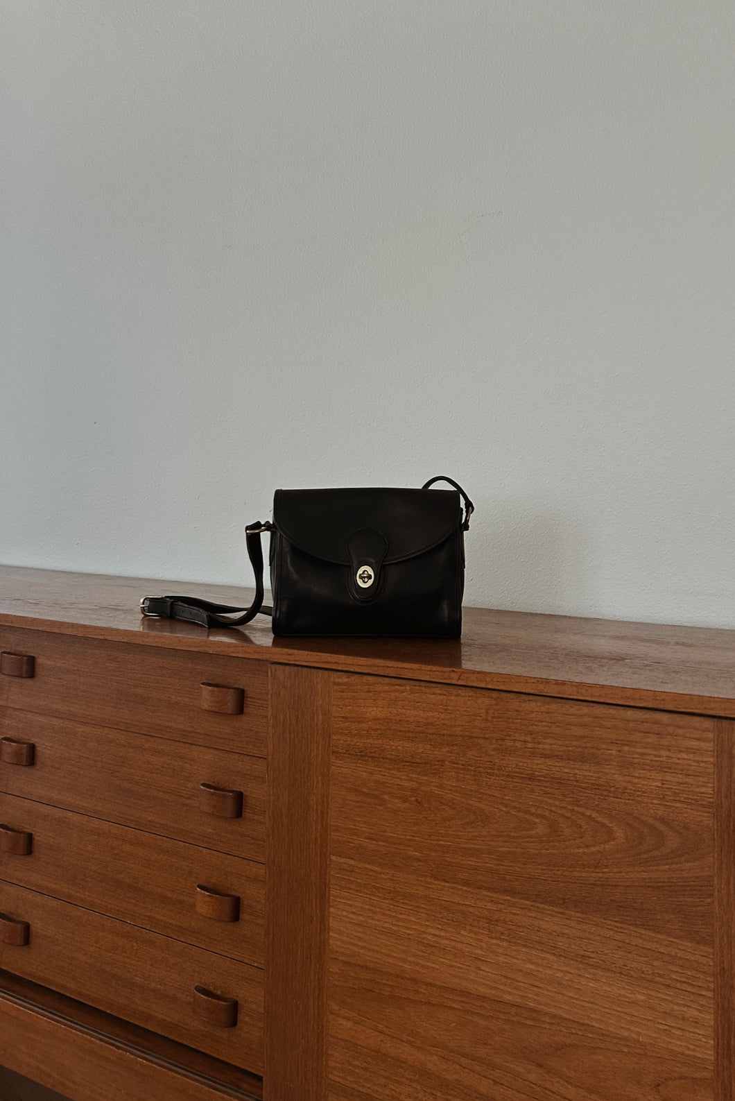 1980's COACH BLACK LEATHER DEVON BAG