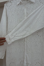 1990's / Y2K PURE COTTON EYELET BUTTON BLOUSE | SIZE S