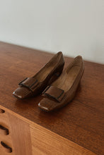 1960's MOD ALLIGATOR CALF BUCKLED PUMPS | SIZE 8.5
