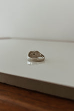 1925 10 KT WHITE GOLD ETCHED SIGNET RING | SIZE 5.75