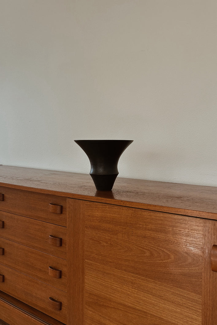 VINTAGE RARE NOZOMI FUJII BLACK JAPANESE STUDIO CERAMIC VASE