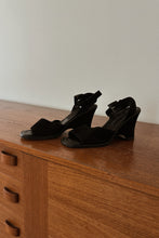 1990's BANDOLINO VENGA BLACK SUEDE WEDGES | SIZE 7
