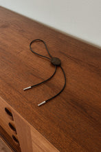 1970's BROWN AGATE ON BLACK WOVEN LEATHER BOLO