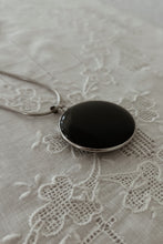 1980's LARGE ONYX PENDANT ON LIQUID STERLING CHAIN