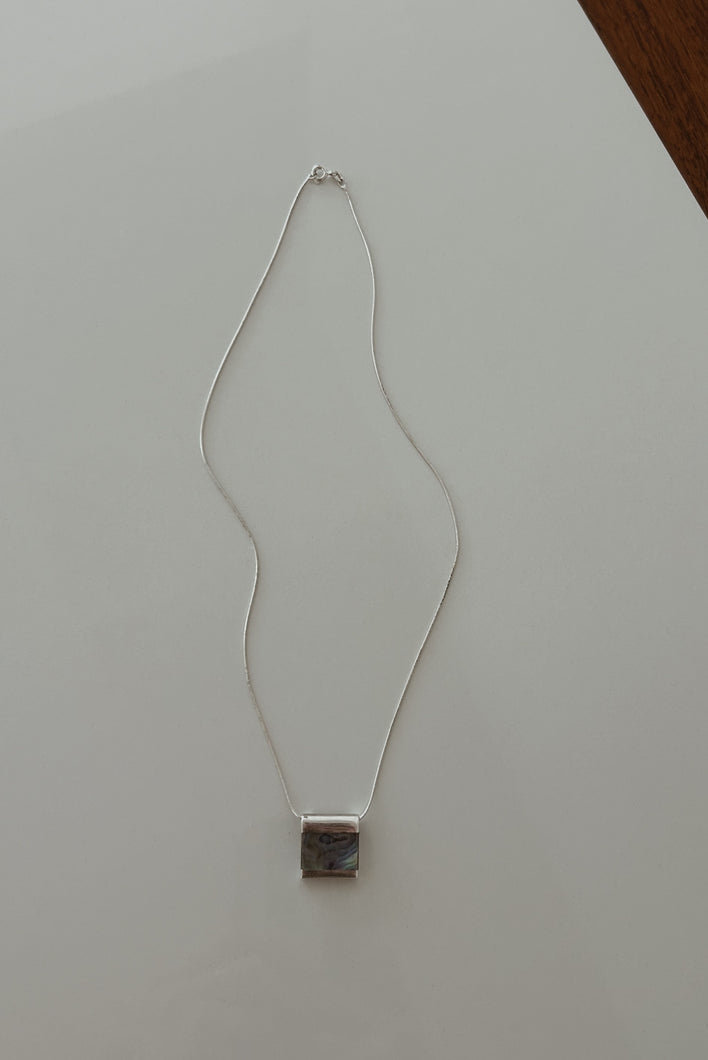 1980's STERLING + SHELL PENDANT ON LIQUID STERLING CHAIN
