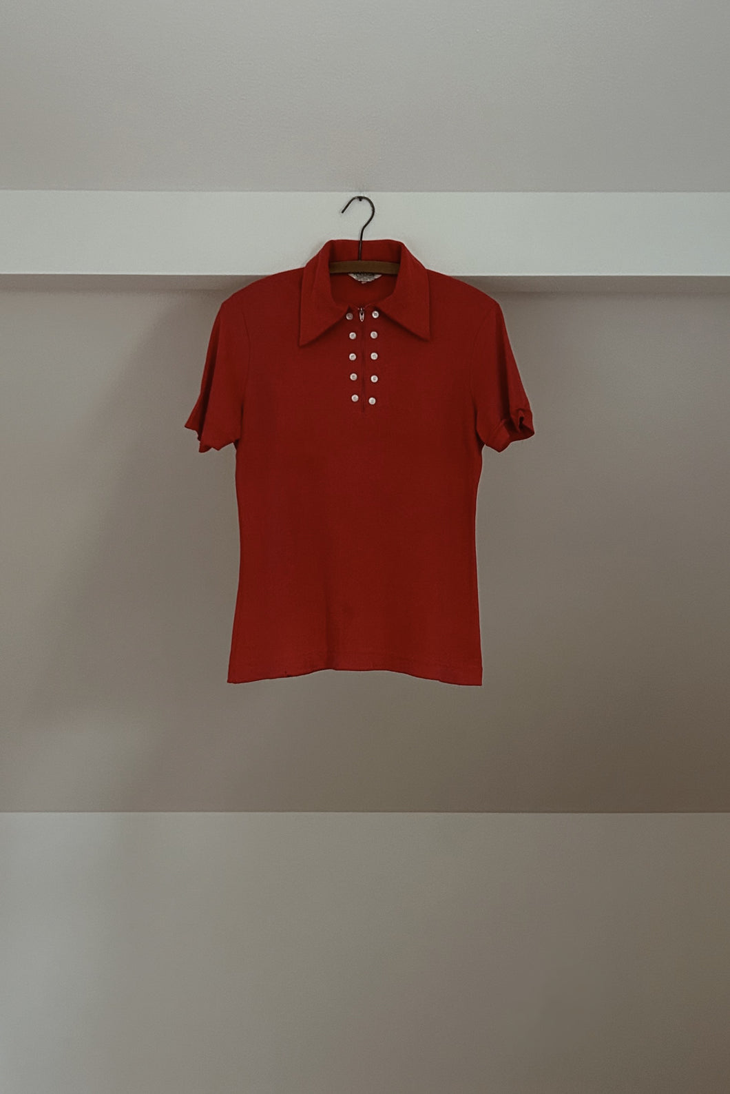 1960's MOD CHERRY BUTTON LINED ZIP TEE | SIZE S/M