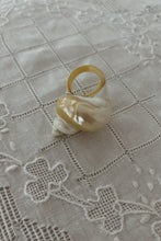 1980's NAUTILUS PEARLY GOLD SHELL RING | SIZE 6