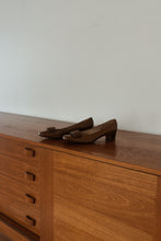 1960's MOD ALLIGATOR CALF BUCKLED PUMPS | SIZE 8.5